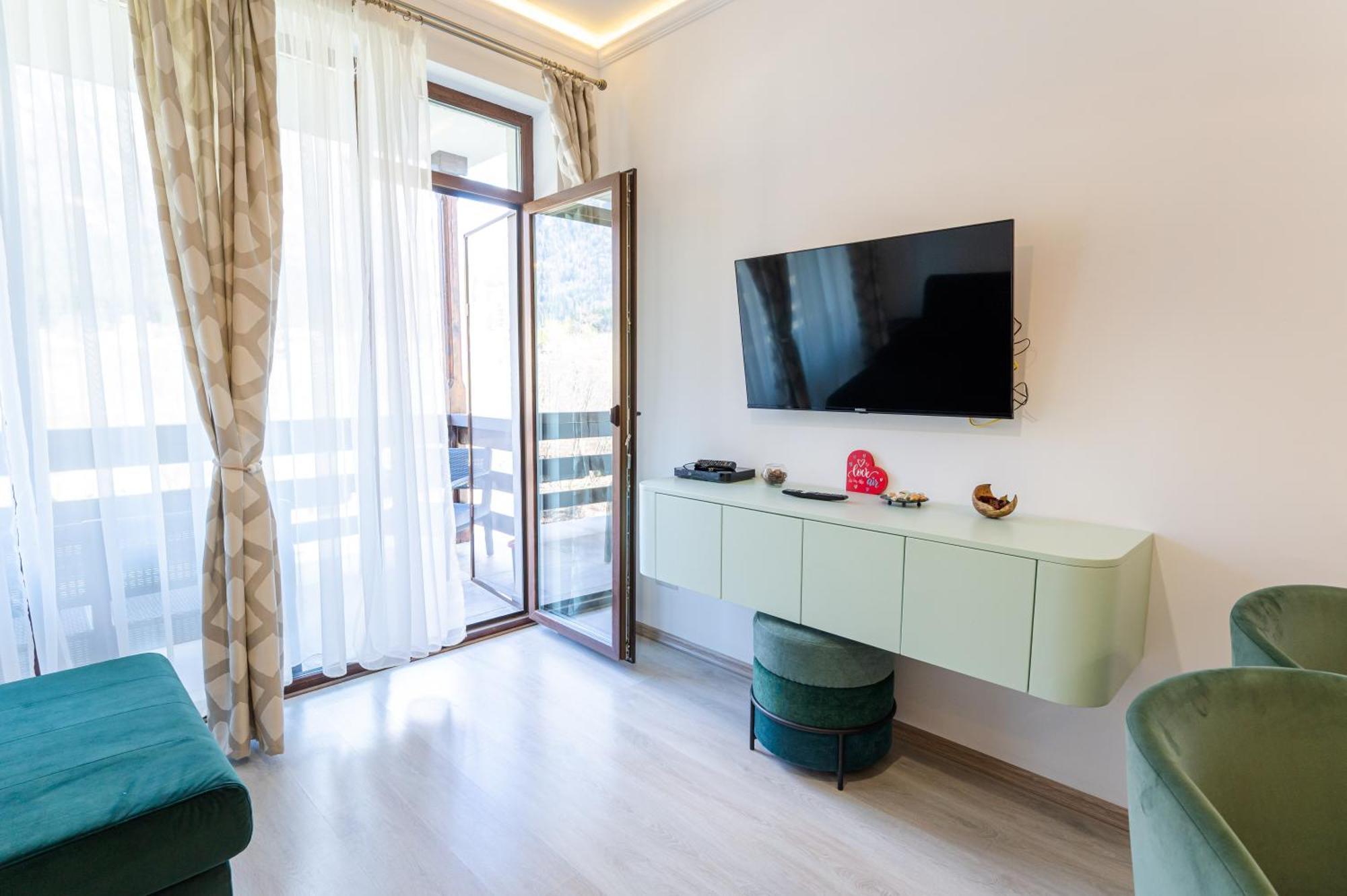 Cross Caraiman View 1 Apartment Busteni Ngoại thất bức ảnh